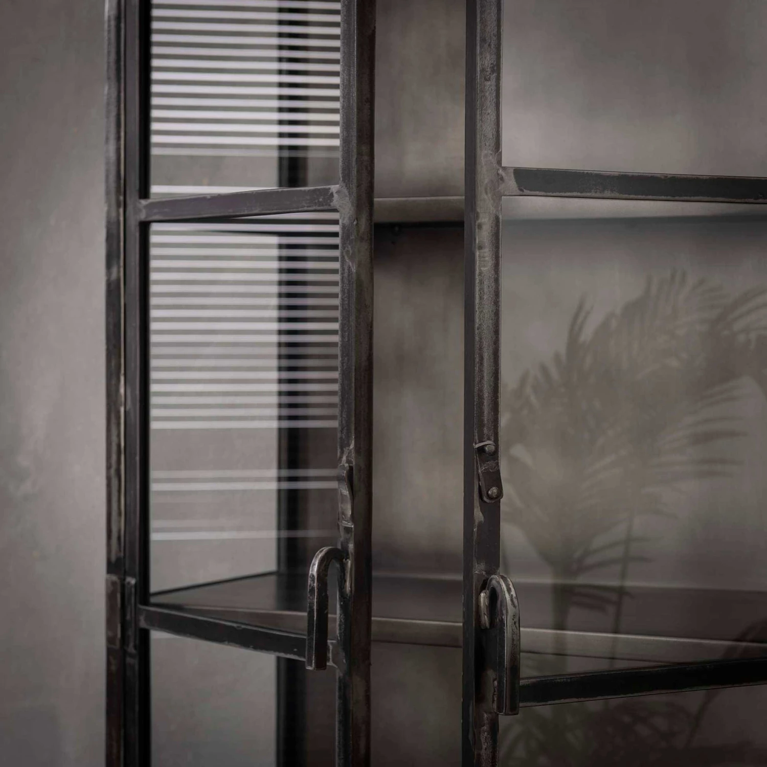 Vitrinekast Raft Metal 2 Vitrinekast Raft Metal - Afbeelding 2