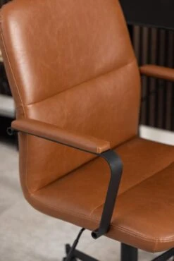 Bureaustoel Flora - Draaibaar, Kantelbaar En Soft Brake - Cognac 18 Bureaustoel Flora - Draaibaar, Kantelbaar En Soft Brake - Cognac -Emob F797FAB2 9CD7 4F3F B7E1 5C1F27596A8F a4af