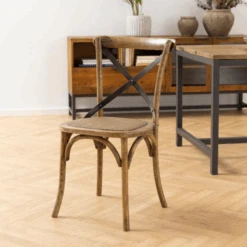 Rustiek Bruine Vintage Eetkamerstoel Met Donker Rotan